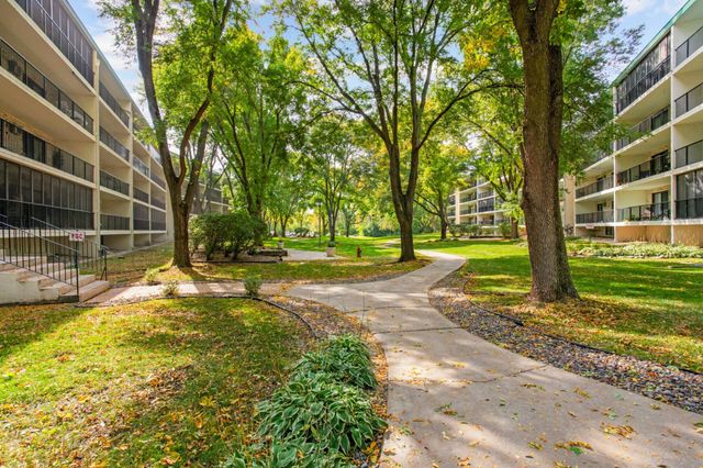 10521 Cedar Lake Road 519, Minnetonka, MN 55305