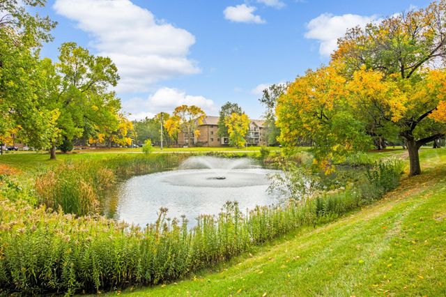 10521 Cedar Lake Road 519, Minnetonka, MN 55305