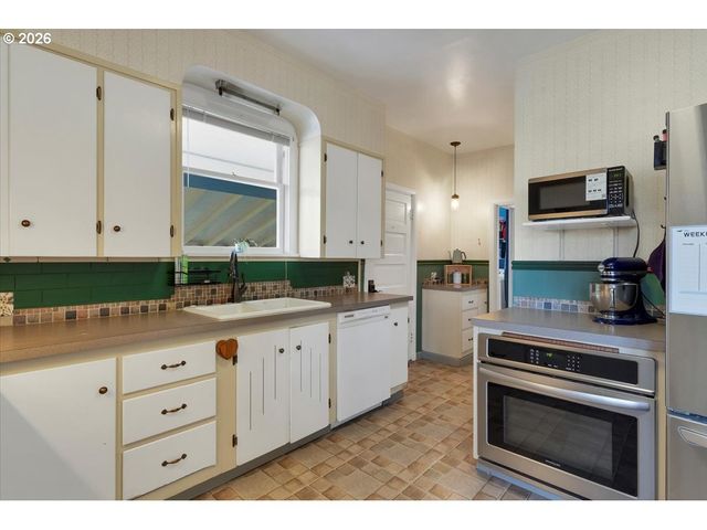 633 Se ASH St, Dallas, OR 97338