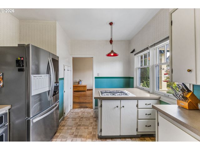 633 Se ASH St, Dallas, OR 97338