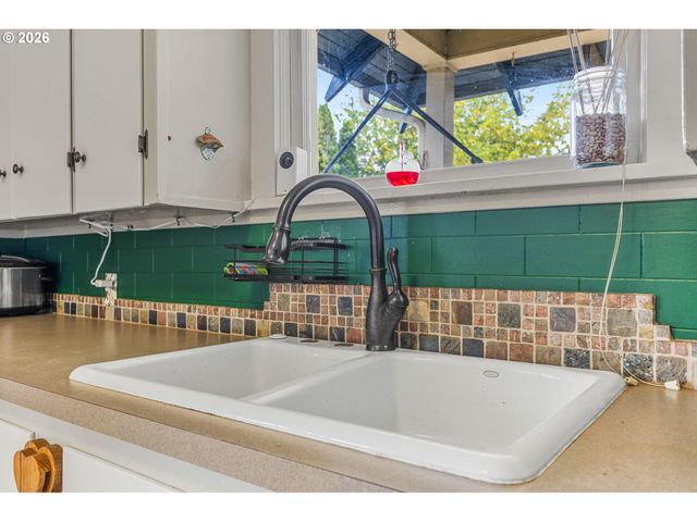 633 Se ASH St, Dallas, OR 97338