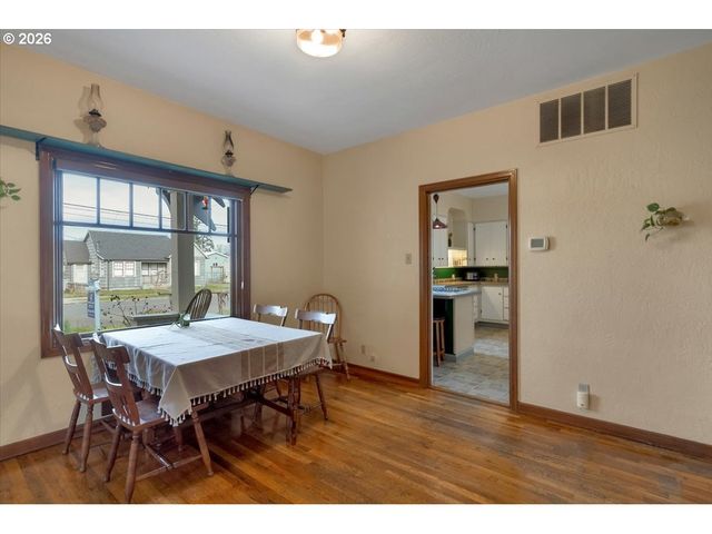 633 Se ASH St, Dallas, OR 97338