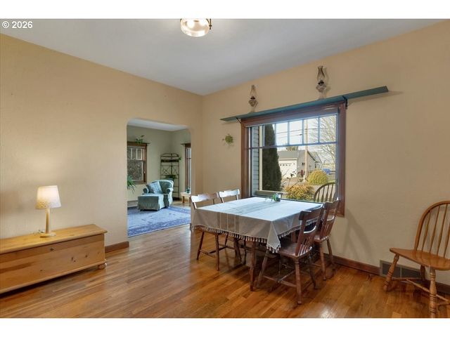 633 Se ASH St, Dallas, OR 97338