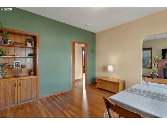 633 Se ASH St, Dallas, OR 97338