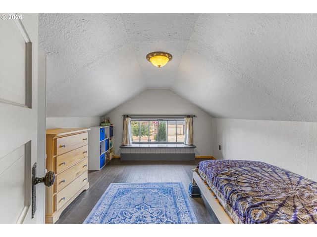 633 Se ASH St, Dallas, OR 97338