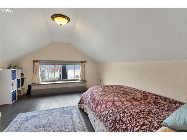 633 Se ASH St, Dallas, OR 97338