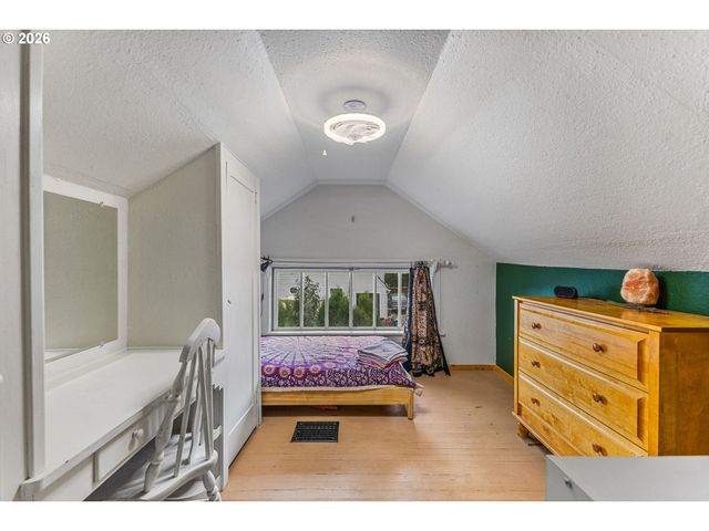 633 Se ASH St, Dallas, OR 97338