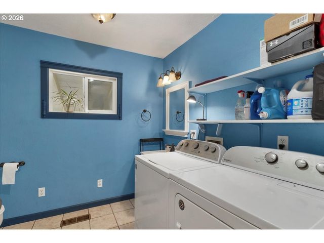 633 Se ASH St, Dallas, OR 97338