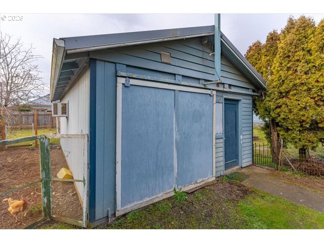 633 Se ASH St, Dallas, OR 97338