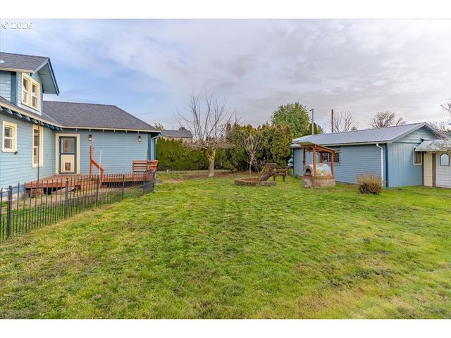 633 Se ASH St, Dallas, OR 97338