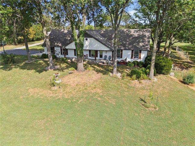 13105 S Lakeshore Drive, Olathe, KS 66061