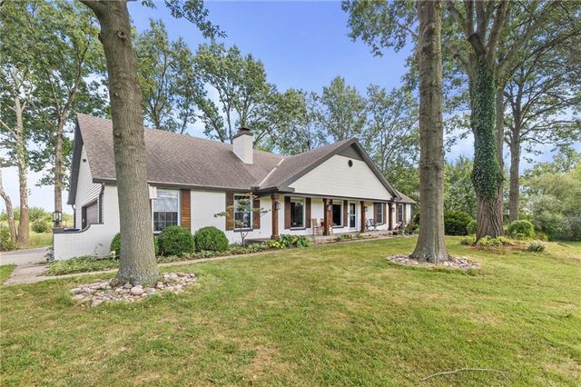 13105 S Lakeshore Drive, Olathe, KS 66061