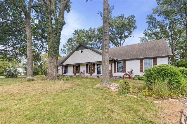 13105 S Lakeshore Drive, Olathe, KS 66061