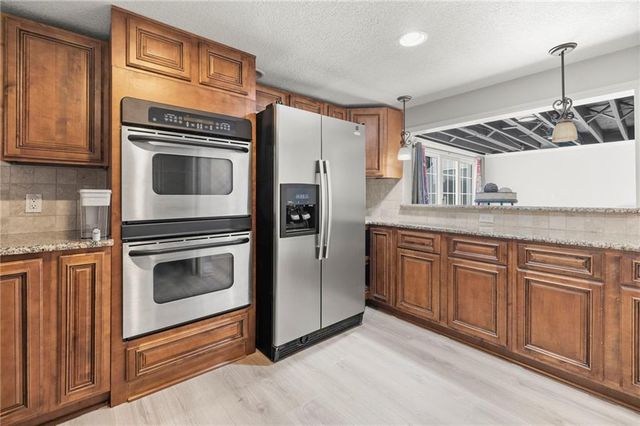 13105 S Lakeshore Drive, Olathe, KS 66061