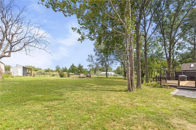 13105 S Lakeshore Drive, Olathe, KS 66061