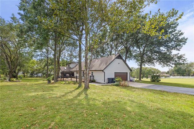 13105 S Lakeshore Drive, Olathe, KS 66061