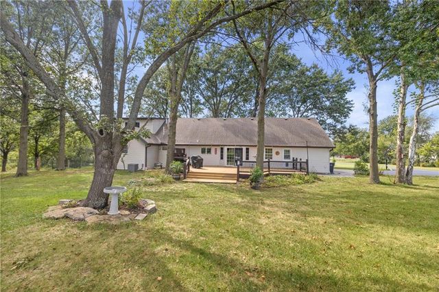 13105 S Lakeshore Drive, Olathe, KS 66061
