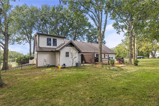 13105 S Lakeshore Drive, Olathe, KS 66061