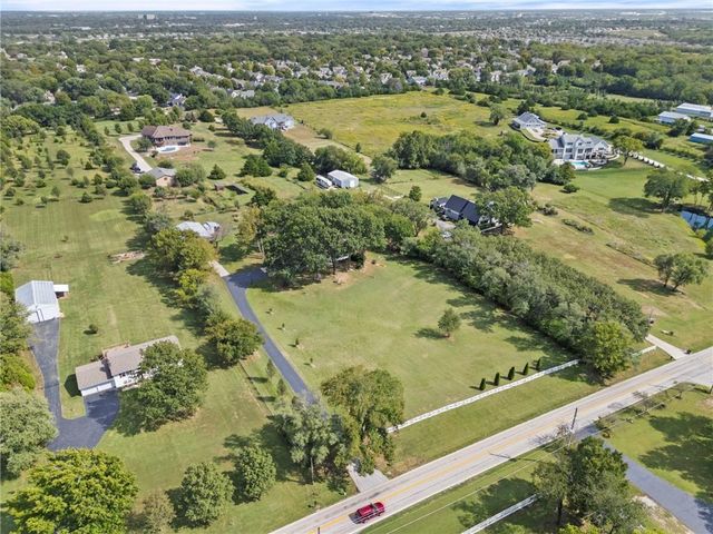 13105 S Lakeshore Drive, Olathe, KS 66061