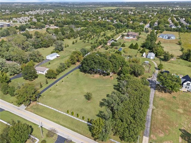 13105 S Lakeshore Drive, Olathe, KS 66061