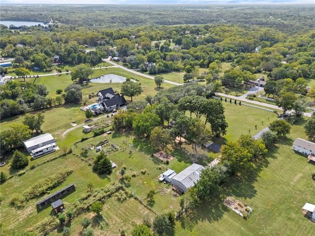 13105 S Lakeshore Drive, Olathe, KS 66061