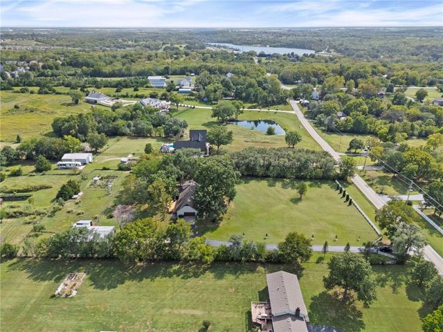 13105 S Lakeshore Drive, Olathe, KS 66061