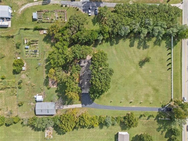 13105 S Lakeshore Drive, Olathe, KS 66061