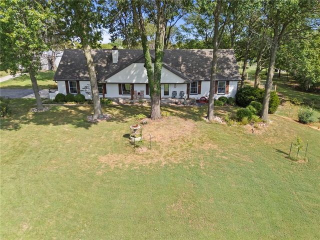 13105 S Lakeshore Drive, Olathe, KS 66061