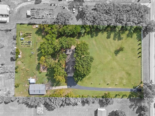 13105 S Lakeshore Drive, Olathe, KS 66061
