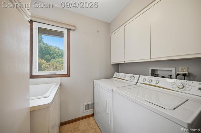 25200 Quarter Deck Street, Harrison Twp, MI 48045
