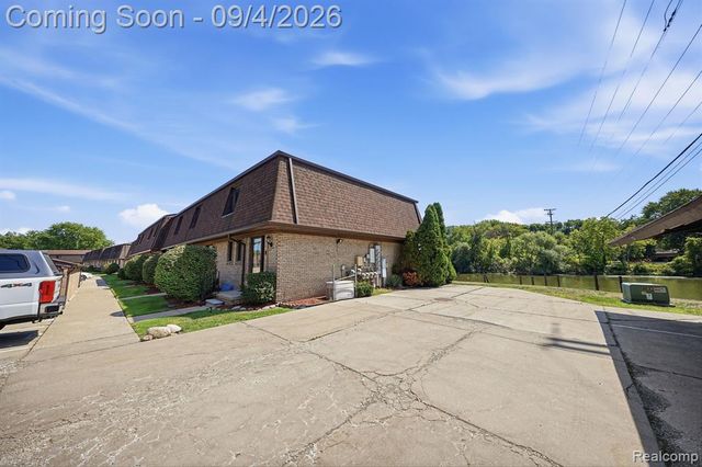 25200 Quarter Deck Street, Harrison Twp, MI 48045
