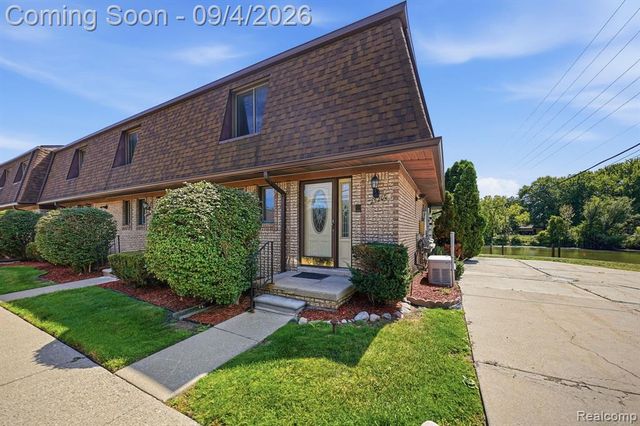 25200 Quarter Deck Street, Harrison Twp, MI 48045