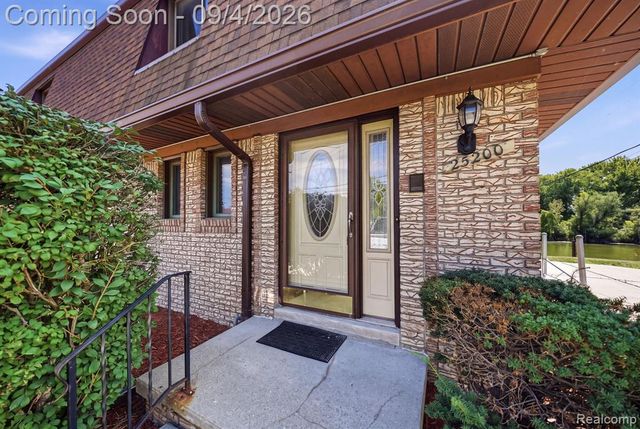 25200 Quarter Deck Street, Harrison Twp, MI 48045