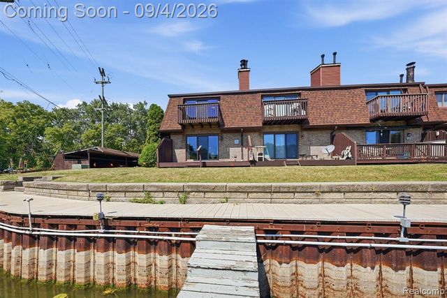 25200 Quarter Deck Street, Harrison Twp, MI 48045