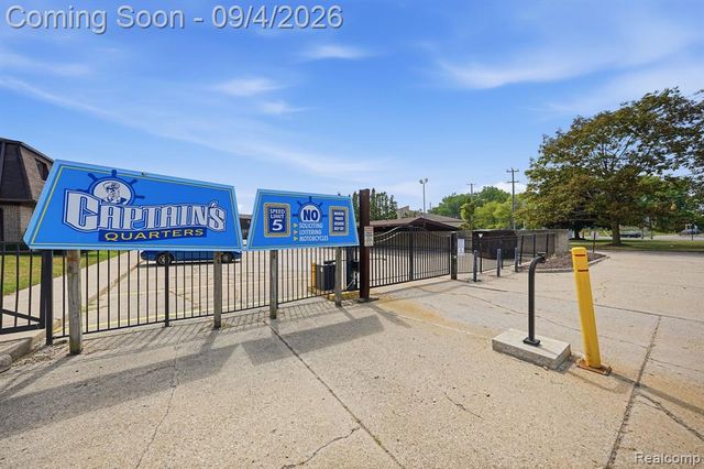25200 Quarter Deck Street, Harrison Twp, MI 48045