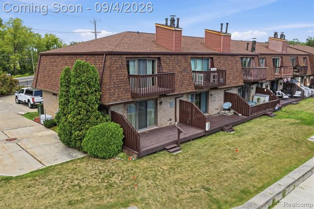 25200 Quarter Deck Street, Harrison Twp, MI 48045