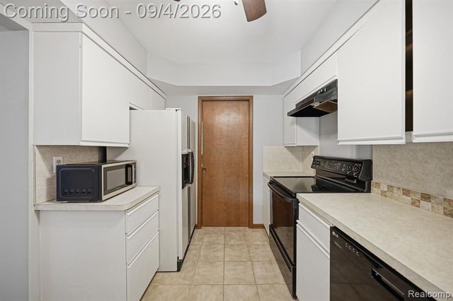 25200 Quarter Deck Street, Harrison Twp, MI 48045