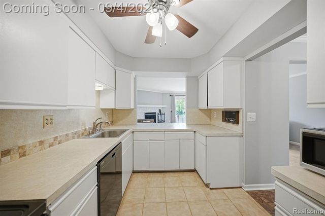 25200 Quarter Deck Street, Harrison Twp, MI 48045