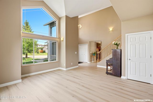 5717 Yukon Charlie Loop, Anchorage, AK 99502