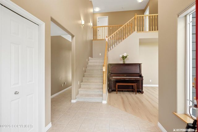 5717 Yukon Charlie Loop, Anchorage, AK 99502