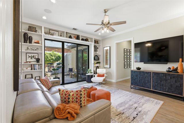 3528 N Versailles Avenue, Dallas, TX 75209