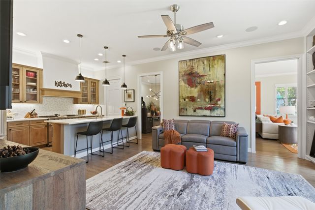 3528 N Versailles Avenue, Dallas, TX 75209