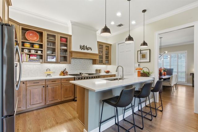 3528 N Versailles Avenue, Dallas, TX 75209