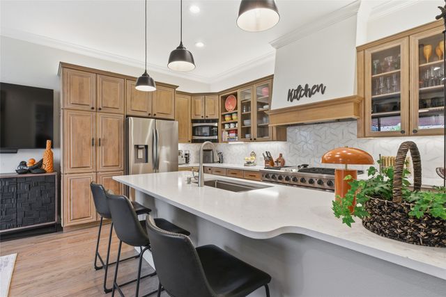 3528 N Versailles Avenue, Dallas, TX 75209