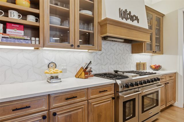 3528 N Versailles Avenue, Dallas, TX 75209