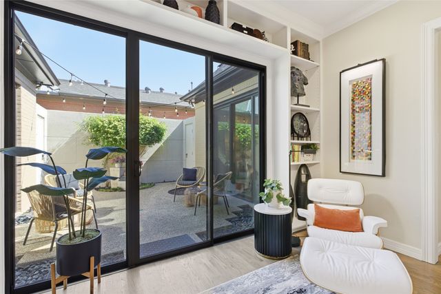 3528 N Versailles Avenue, Dallas, TX 75209