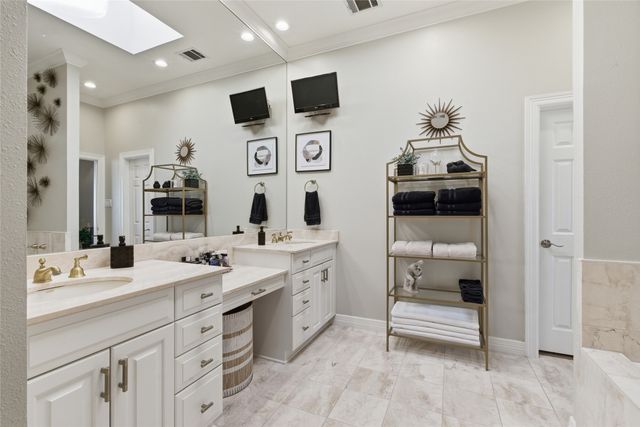 3528 N Versailles Avenue, Dallas, TX 75209