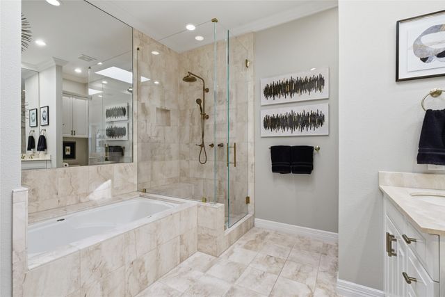 3528 N Versailles Avenue, Dallas, TX 75209