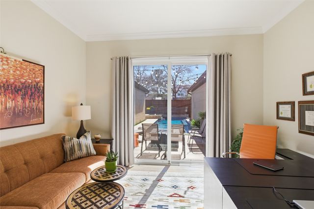 3528 N Versailles Avenue, Dallas, TX 75209