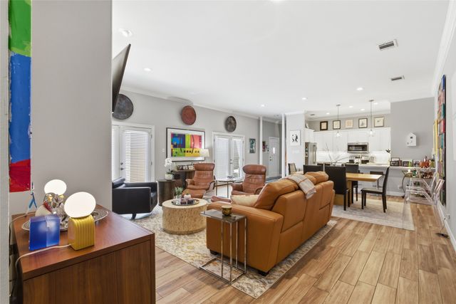 3528 N Versailles Avenue, Dallas, TX 75209